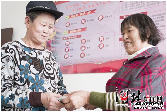 秦皇島老人撿廢品撿到兩萬(wàn)多元現金主動(dòng)歸還失主 秦皇島老人撿廢品撿到兩萬(wàn)多元現金主動(dòng)歸還失主